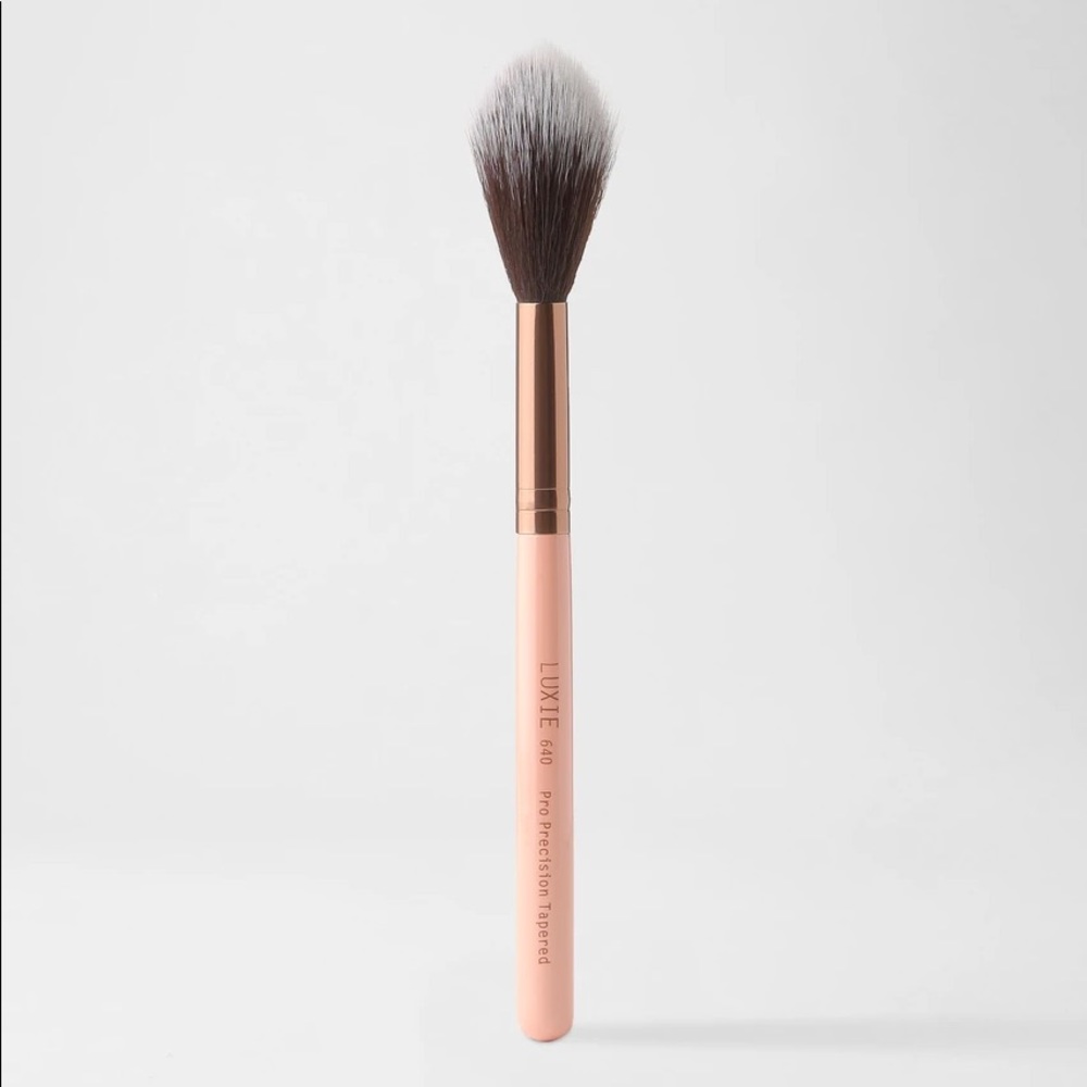 Luxie Tapered Highlighter Brush